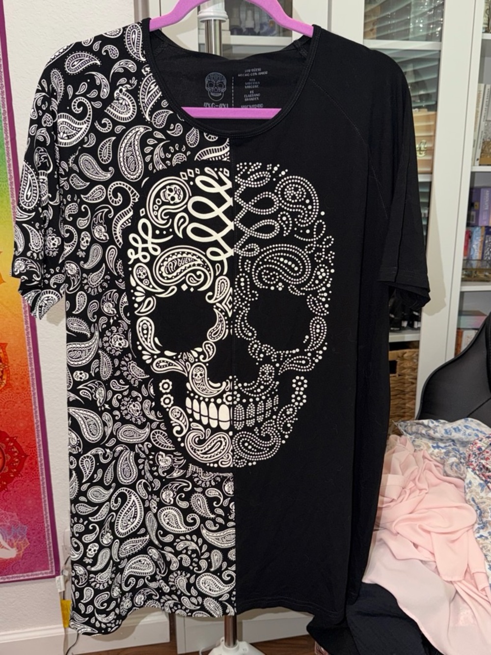 Ay güey beautiful Black & White Paisley Skull Short Sleeve Tee
